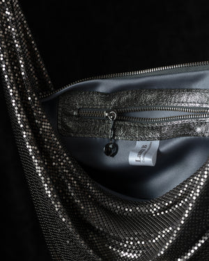 Leela Hug Bag Matte Gunmetal