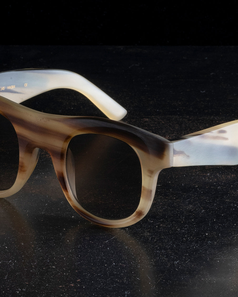RG00UW20 Sammy Camo Horn x Bronze Gradient Lens