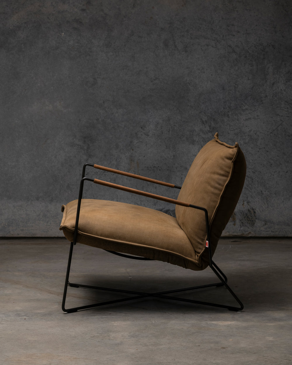 Earl Chair Old Glory Frame - Aurula Bisque