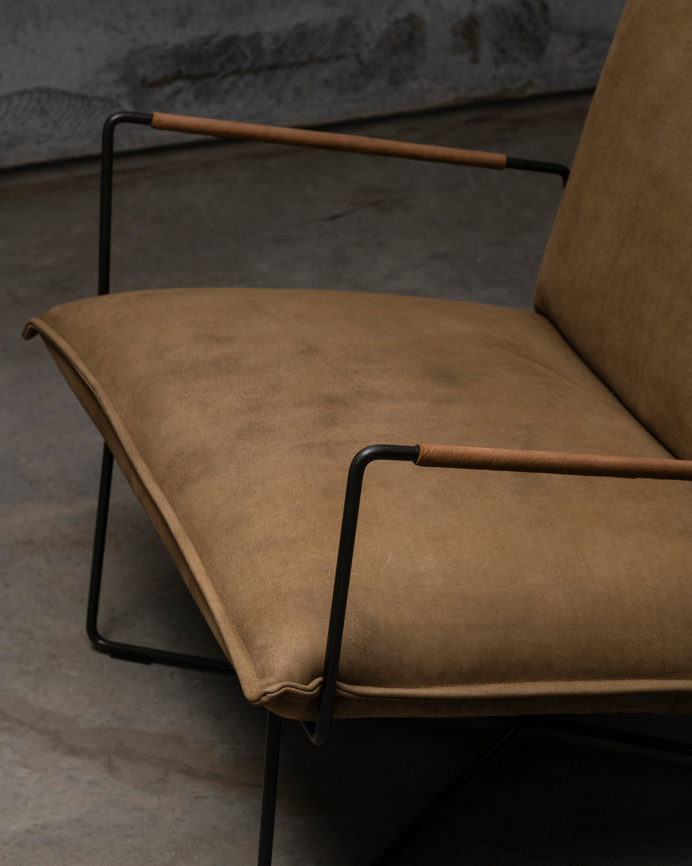 Earl Chair Old Glory Frame - Aurula Bisque