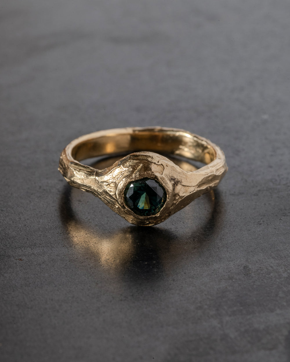 Pool of Reflection Ring Gold w/ Blue Sapphire