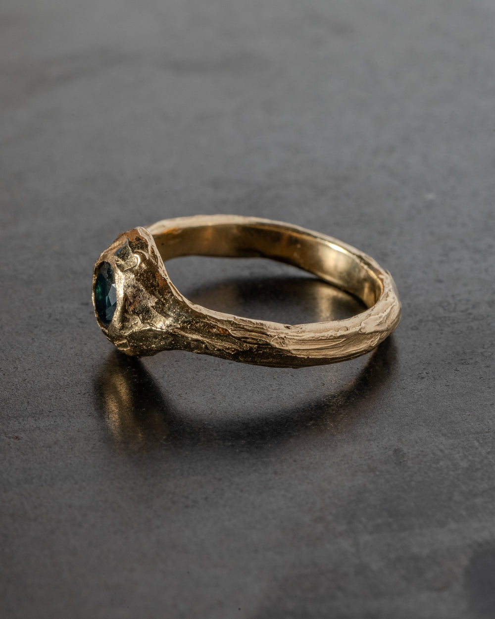 Pool of Reflection Ring Gold w/ Blue Sapphire