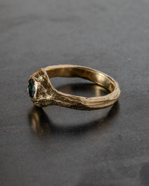 Pool of Reflection Ring Gold w/ Blue Sapphire