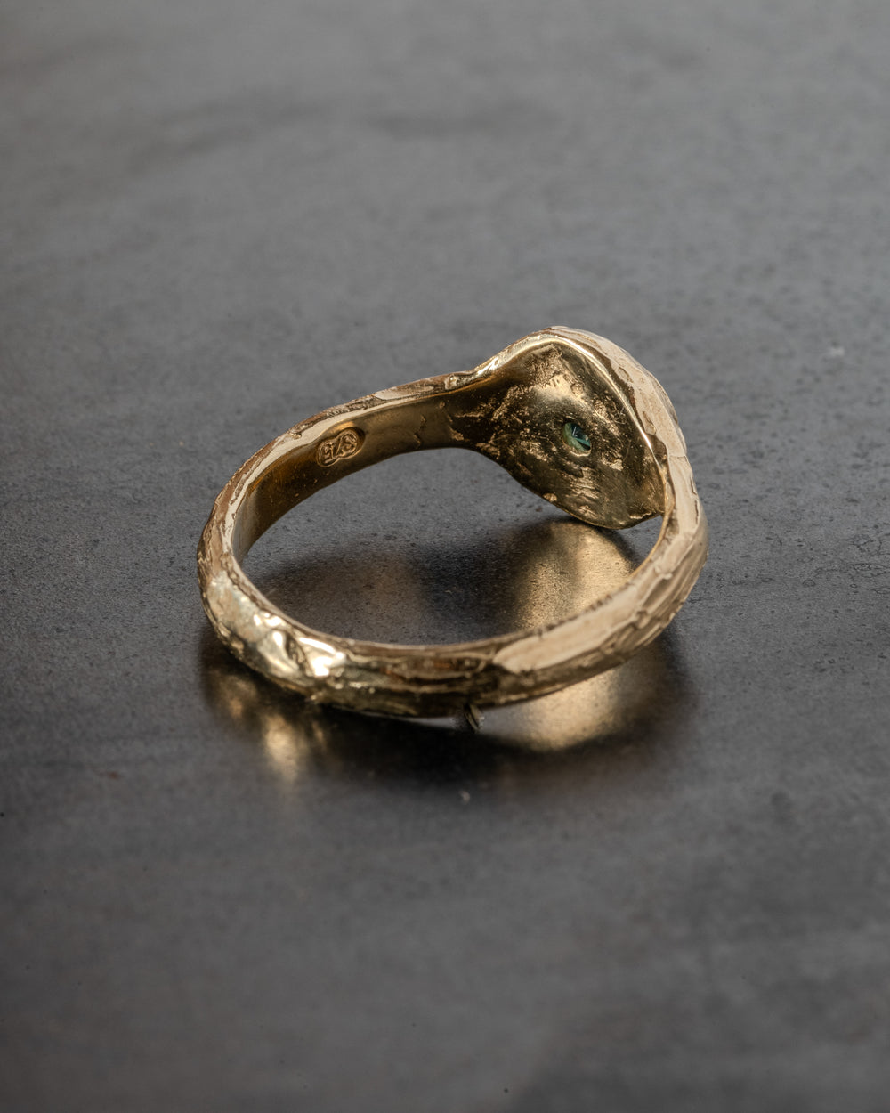 Pool of Reflection Ring Gold w/ Blue Sapphire