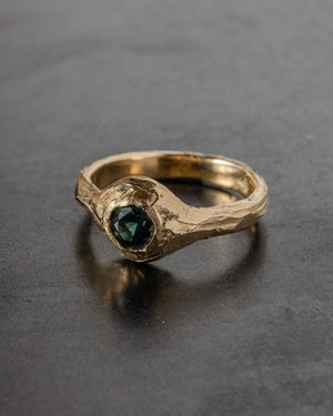 Pool of Reflection Ring Gold w/ Blue Sapphire