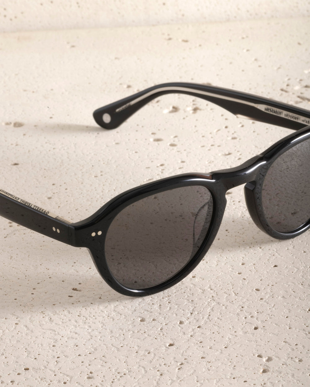 McNally Sun - Black / Dark Grey