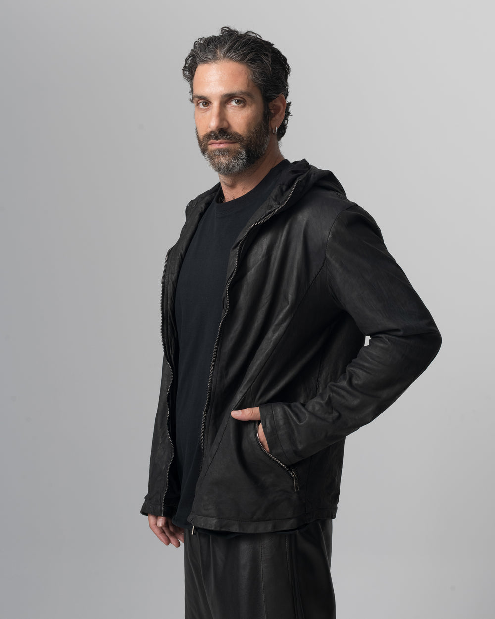 Hooded Leather Jacket Nero GU26S10090VBRUSH