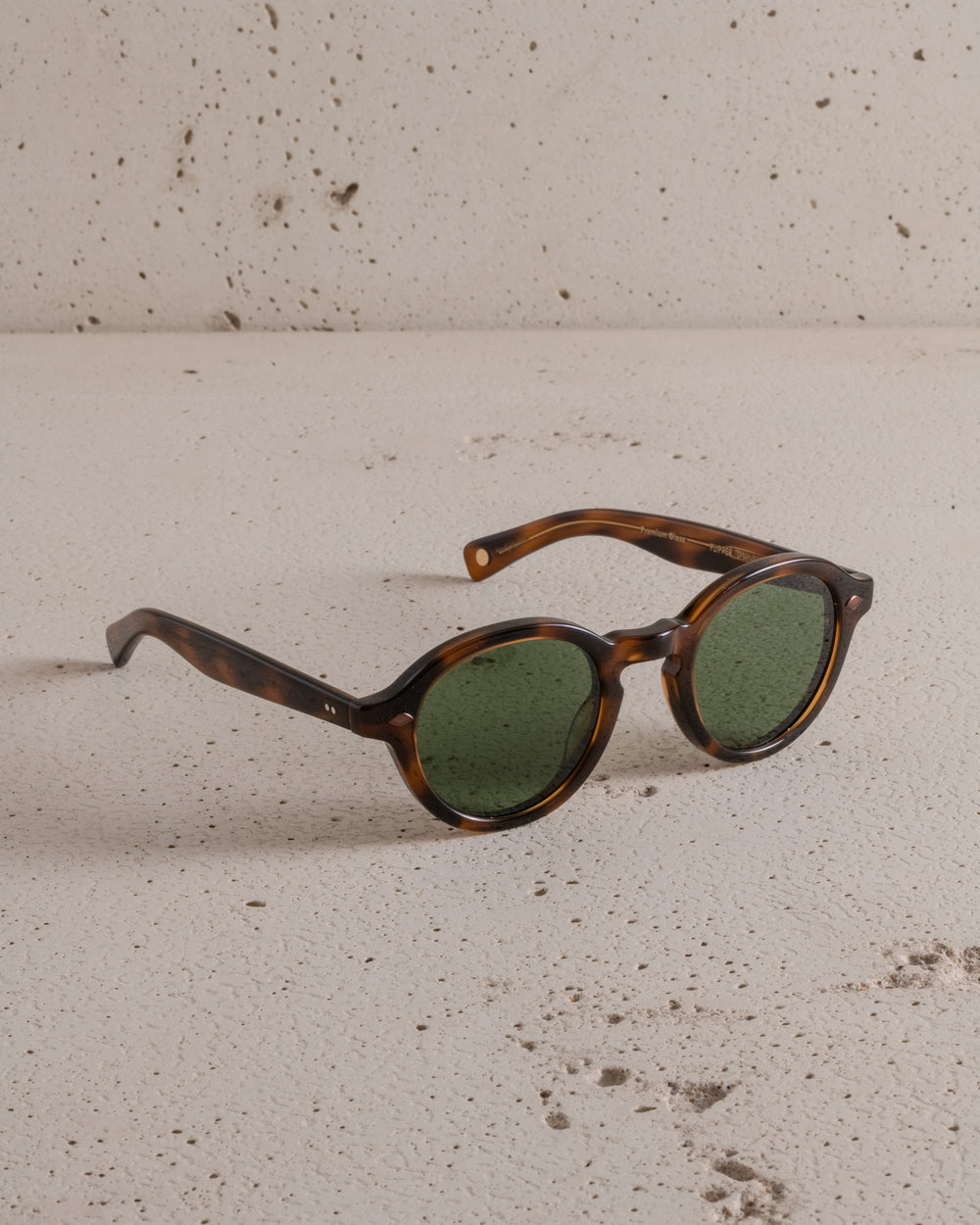 Flipper Sun Spotted Brown Shell / Semi Flat Pure Green