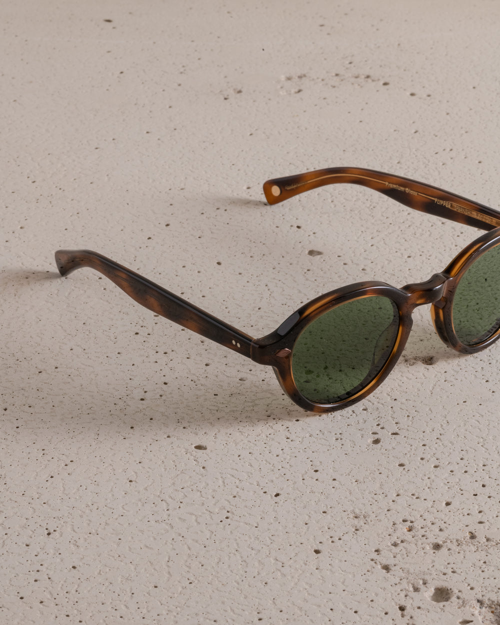 Flipper Sun Spotted Brown Shell / Semi Flat Pure Green