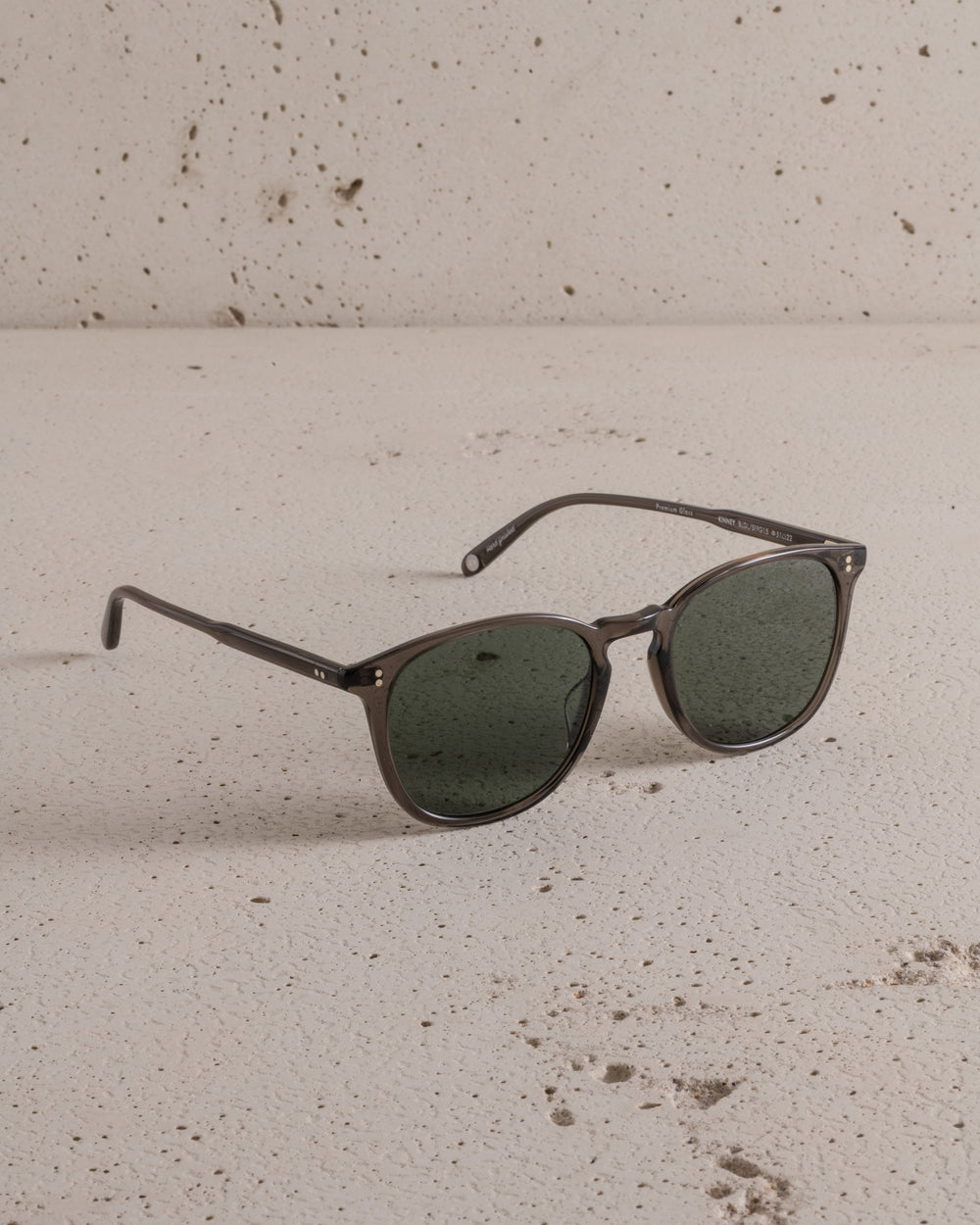 Kinney Sun Black Glass / Semi-Flat Pure G15