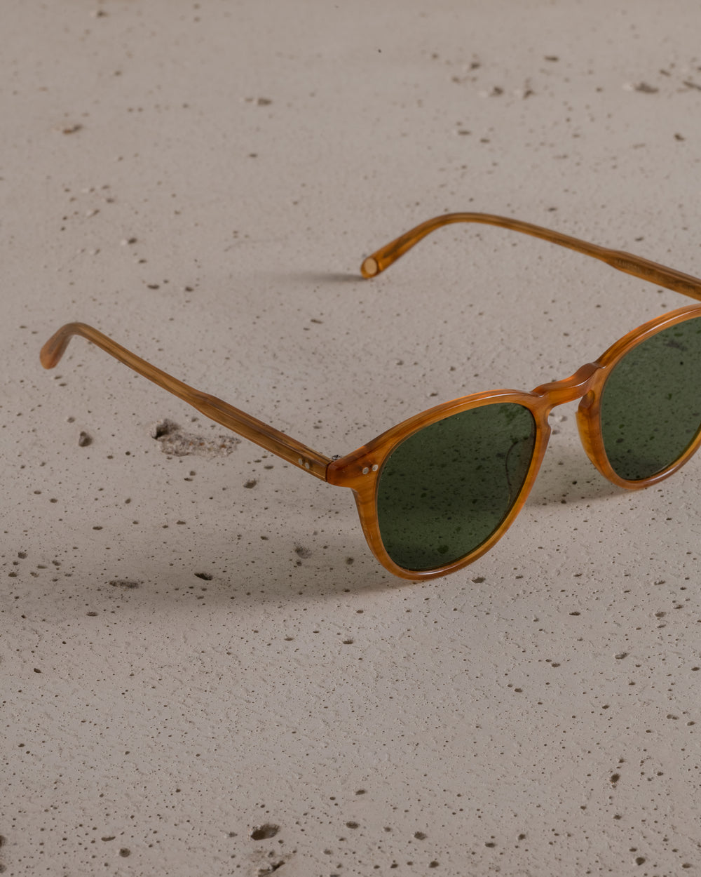Hampton Sun Butterscotch / Semi-Flat Pure Green