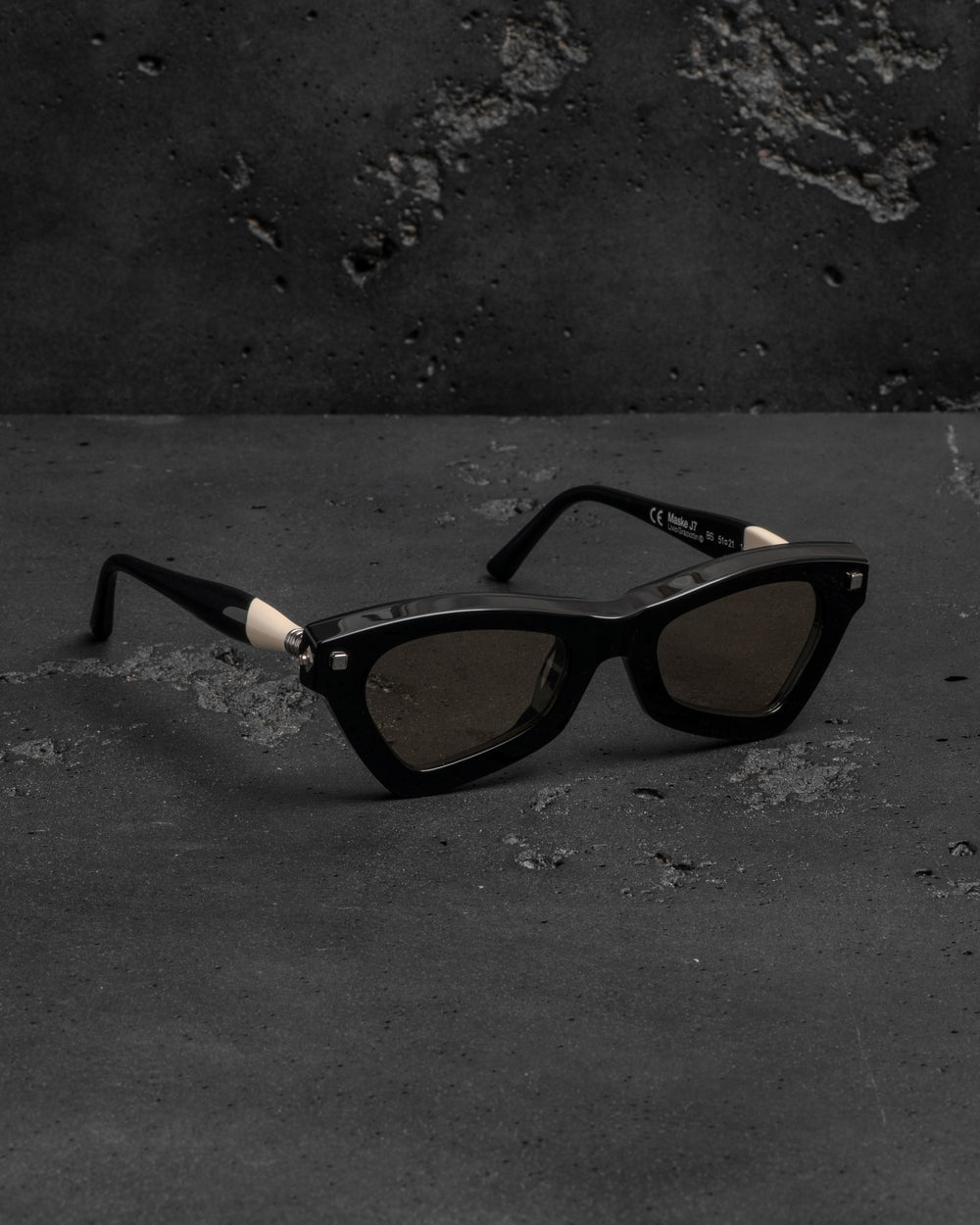 MASK J7 BS Black Shine + Ivory