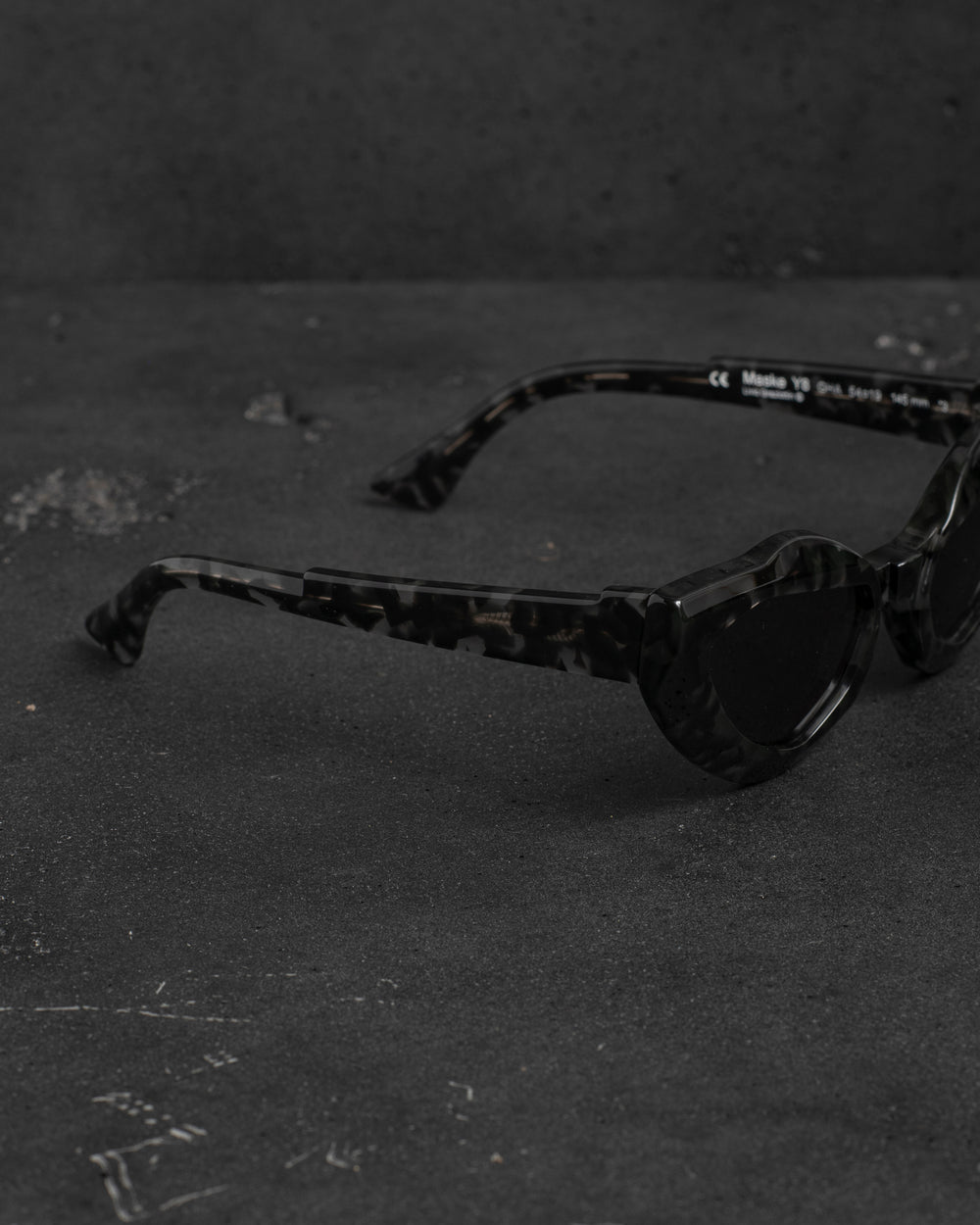 Kuboraum Black Q4 Glasses