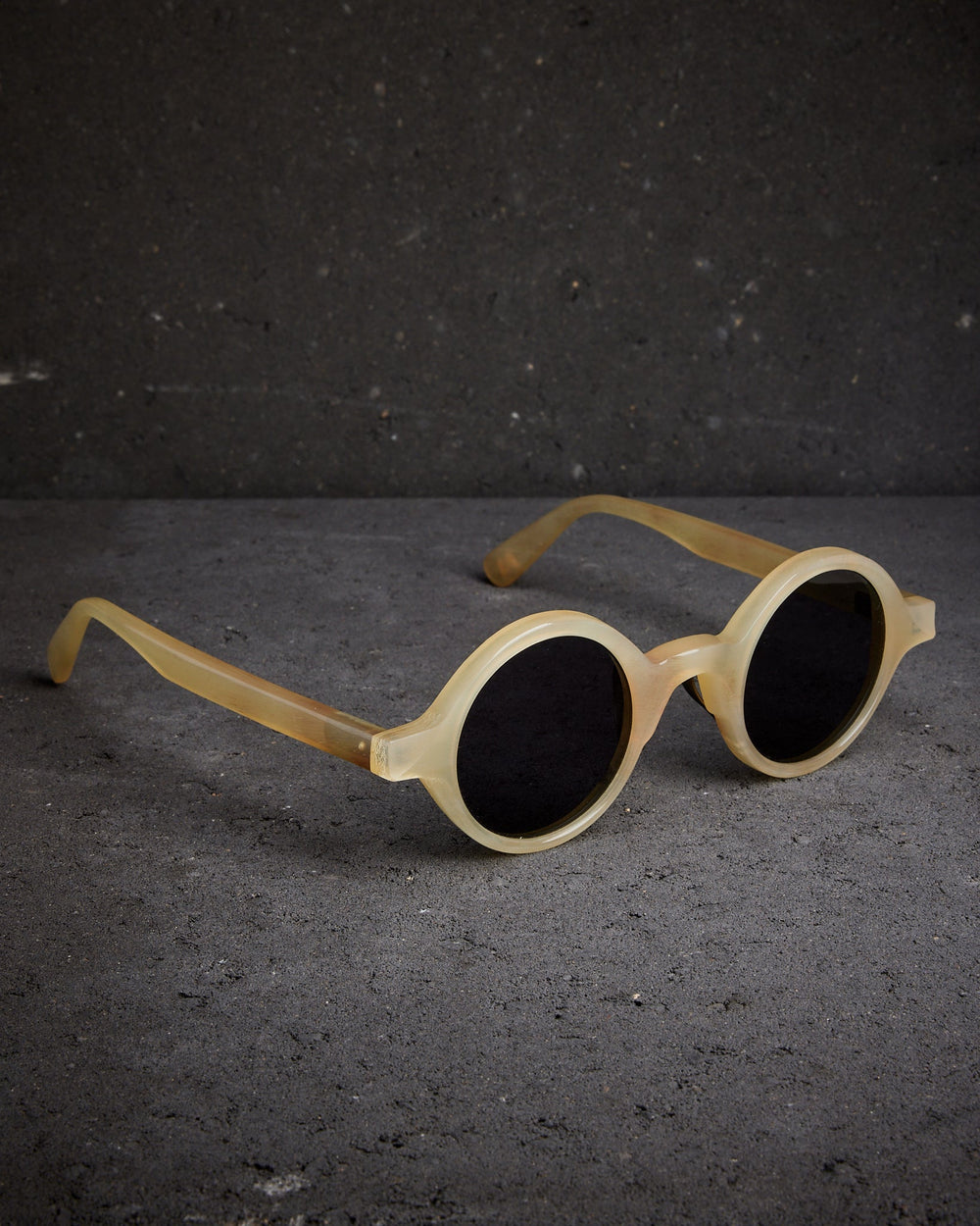 Leone Round - RG00UW7 Amber Horn