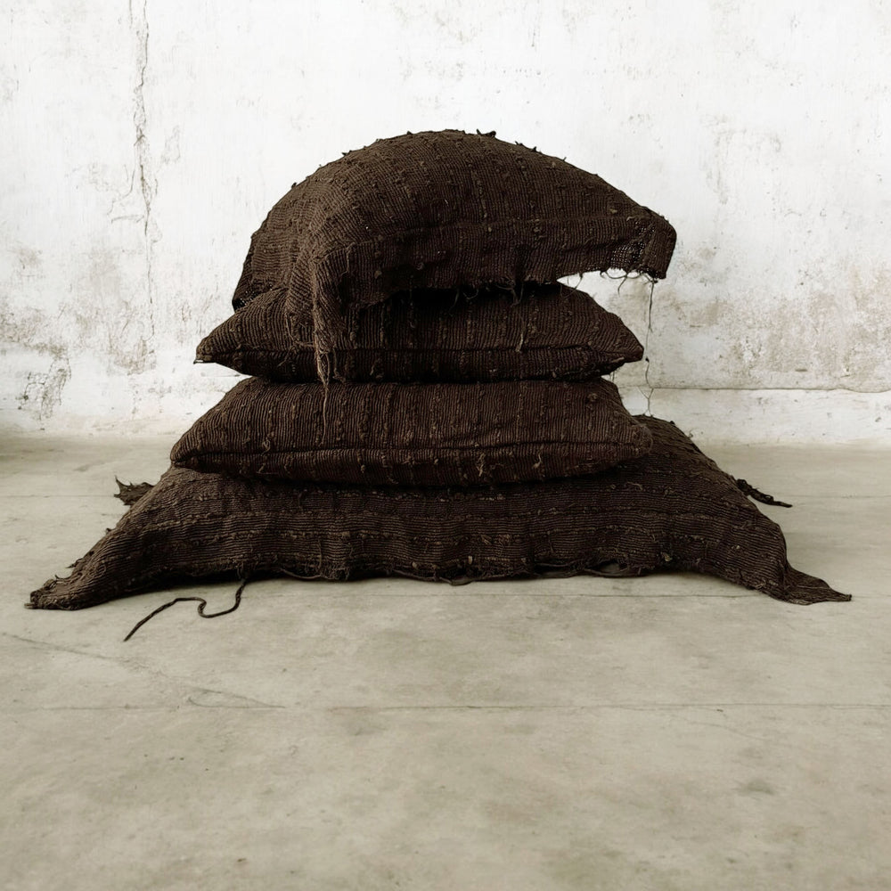 Scatter w/ Flange Nomad Silk Chocolate 50cm