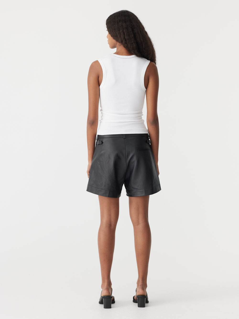 Low Scooped Rib Tank White