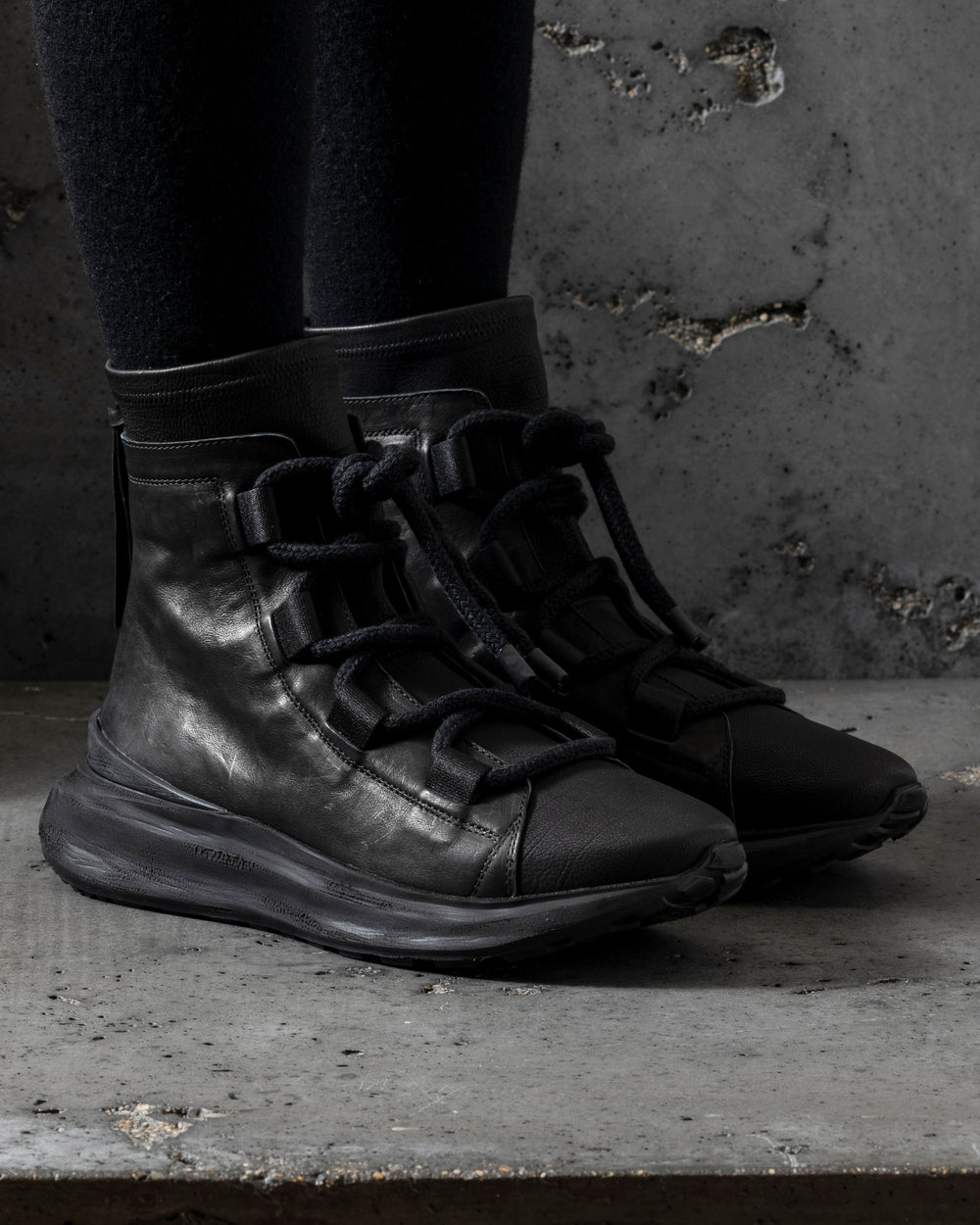 Mens Double Feature Calf Stretch Leather Sneakers Black (2114)