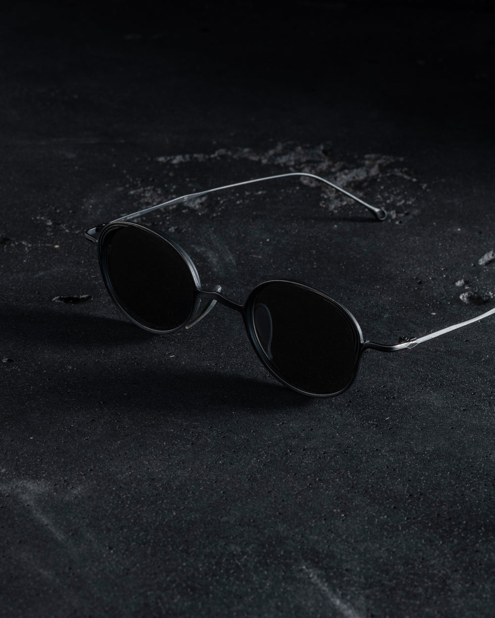 RG1076TI Antique Black x Dark Grey Lens