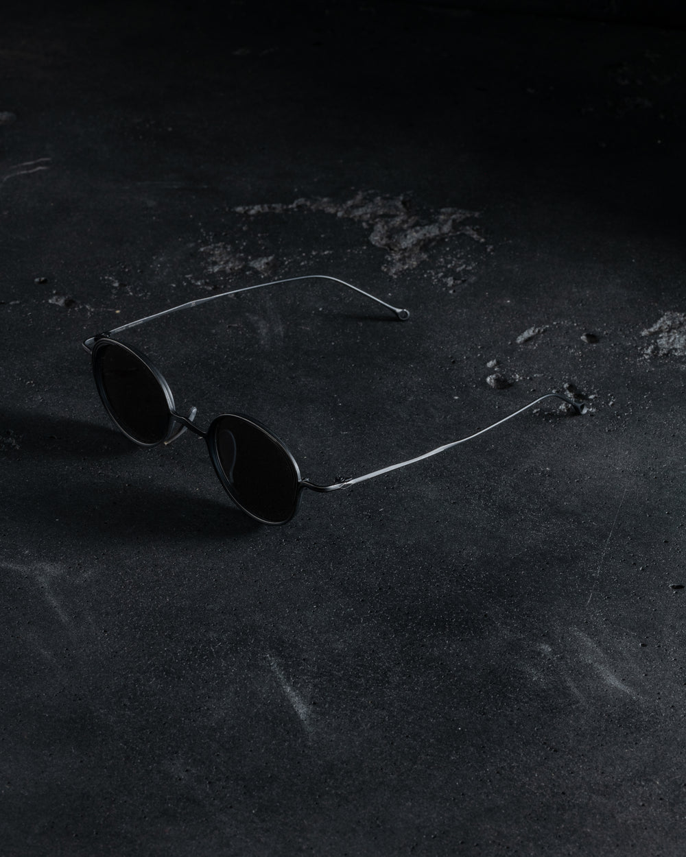 RG1076TI Antique Black x Dark Grey Lens