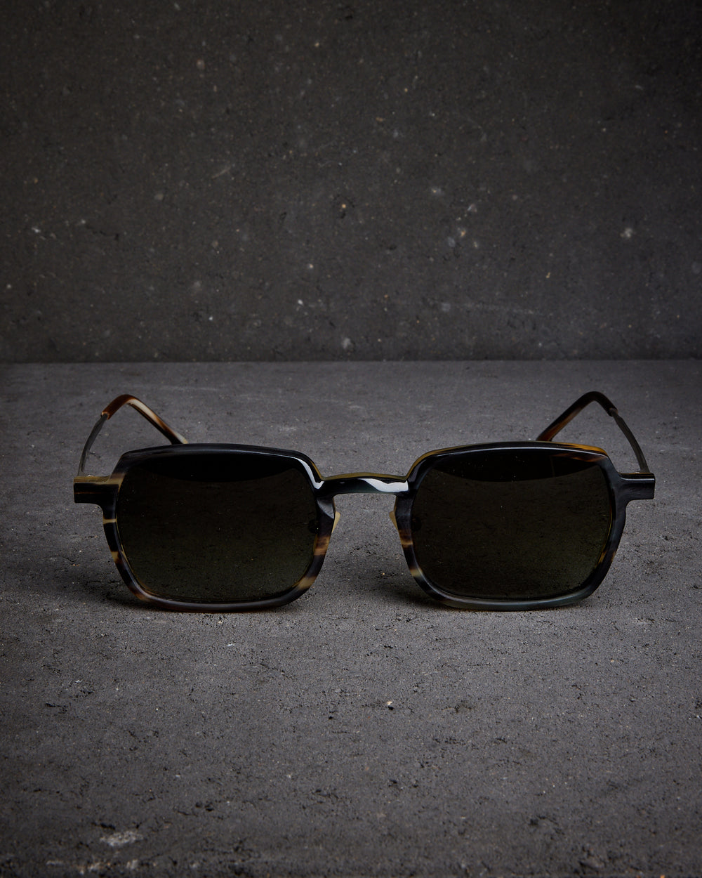 RG1089 - Camo w/ D. Green Gradient Lens