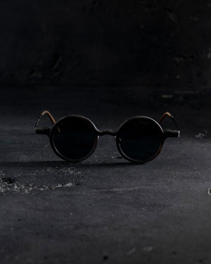 RG00UW18 "The Twist" Black x Dark Grey Lens
