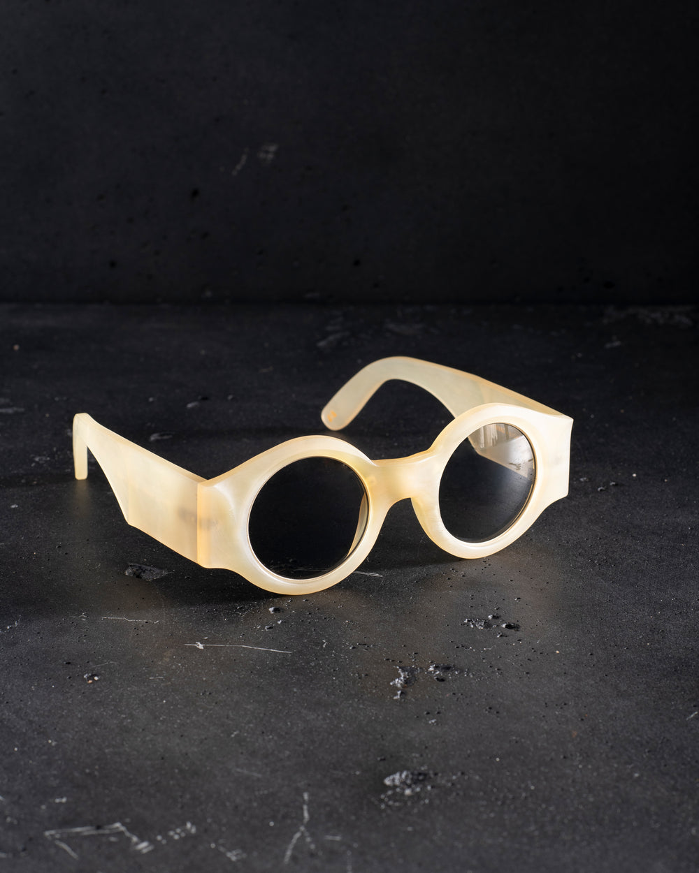 Le Horn Matte Amber w/  L. Grey Lens