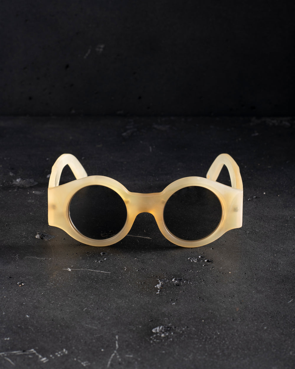 Le Horn Matte Amber w/  L. Grey Lens