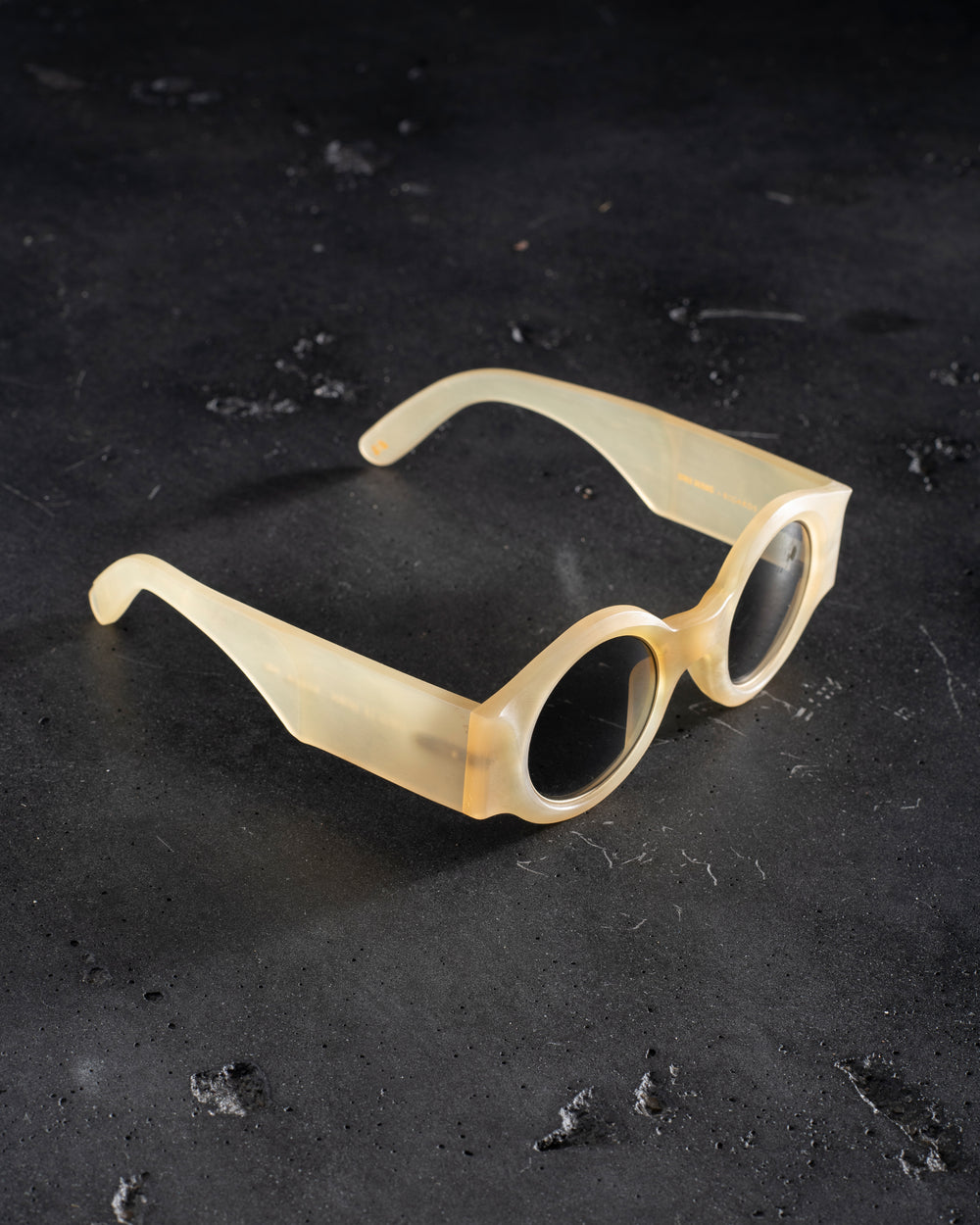 Le Horn Matte Amber w/  L. Grey Lens