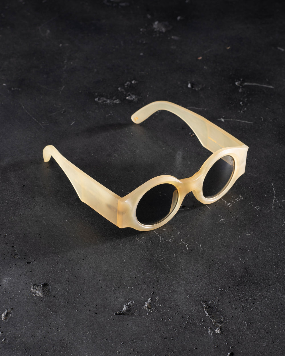 Le Horn Matte Amber w/  L. Grey Lens