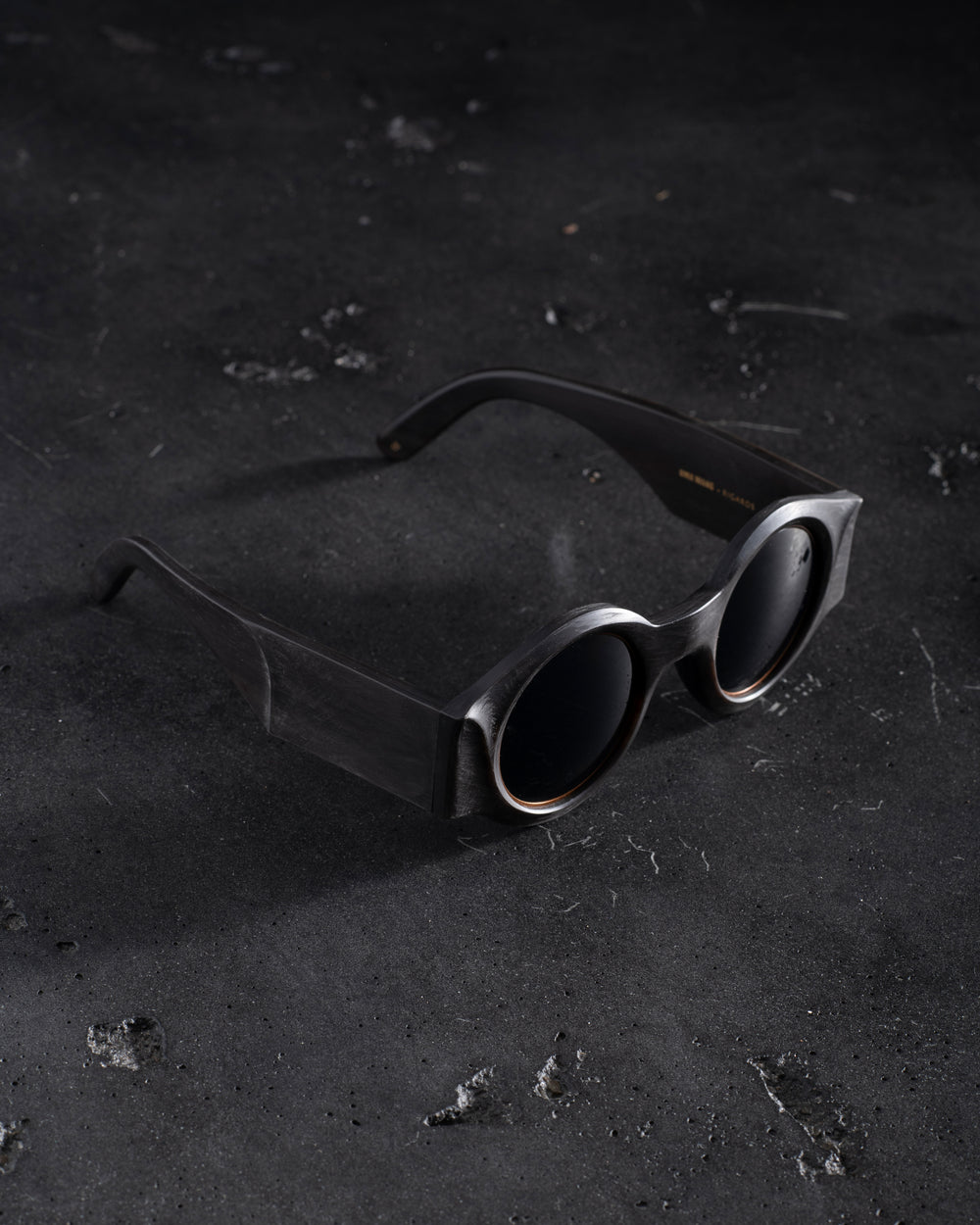 Le Horn Matte Black w/ D. Grey Lens