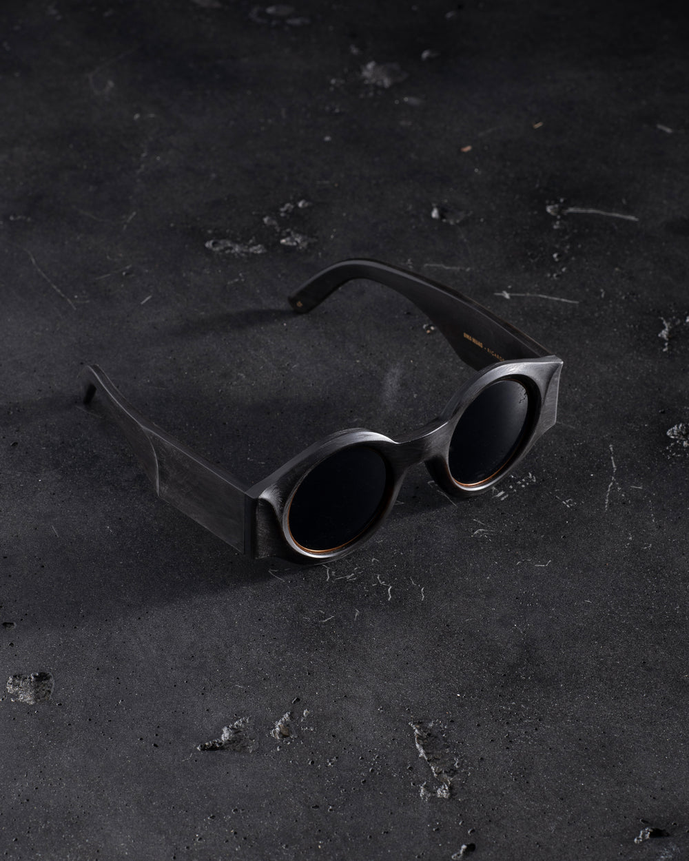 Le Horn Matte Black w/ D. Grey Lens