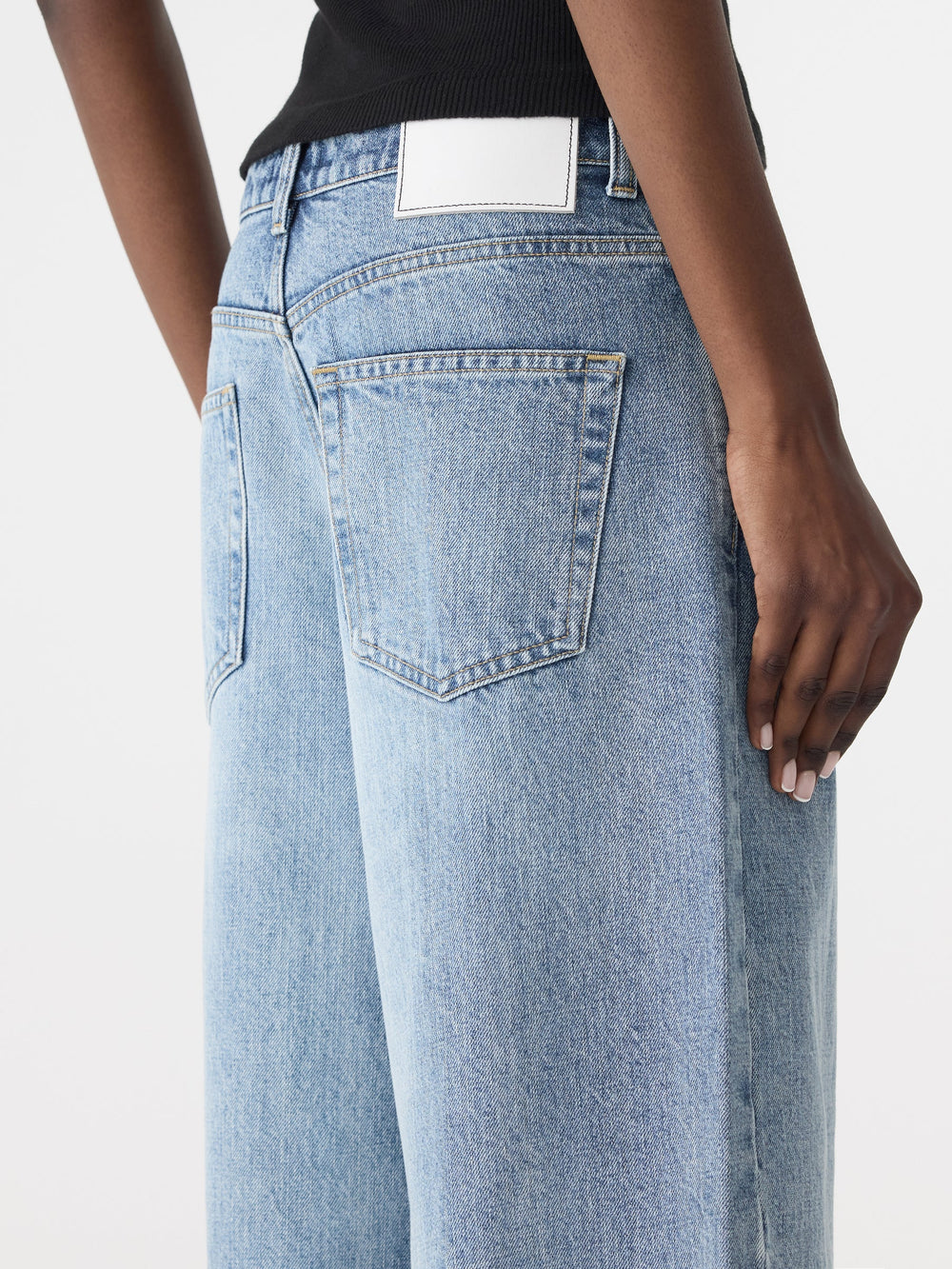 Barrel Leg Jean Super Light Wash