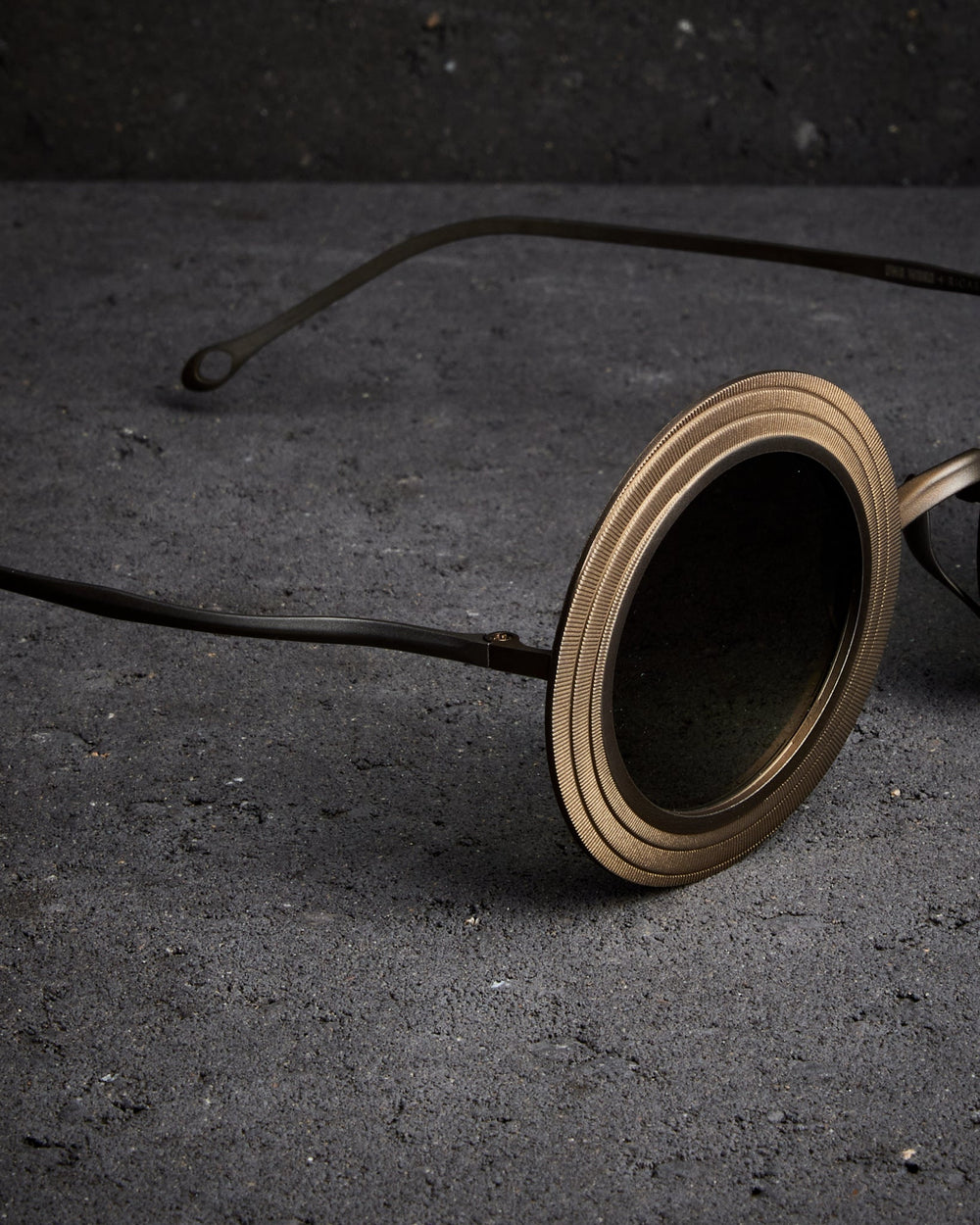 Sahara - RG00UW12 Vintage Gold w/ Dk Green Gradient Lens