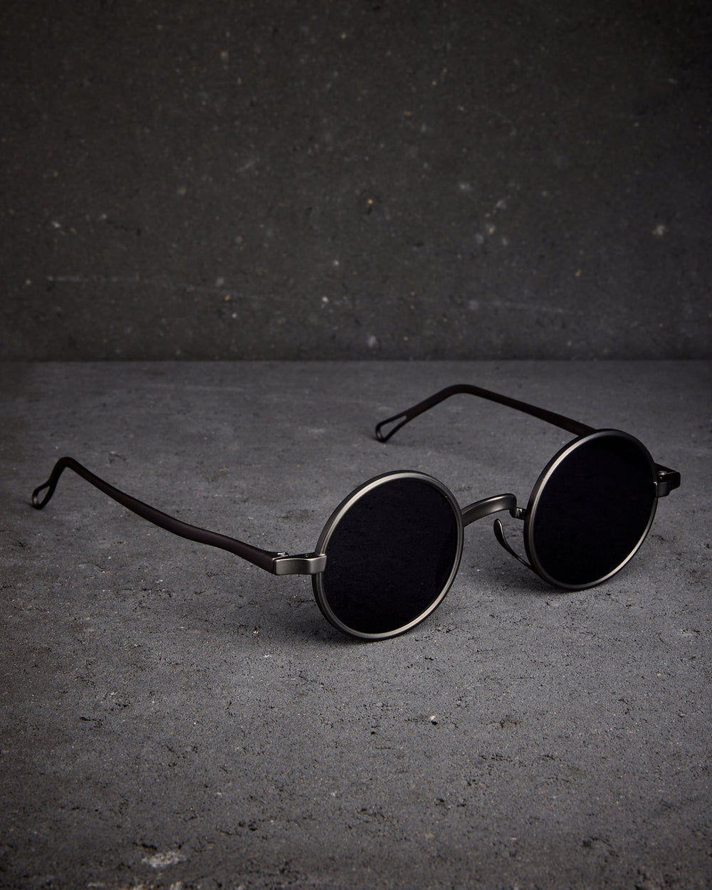 The Victorian - UW3 Grey Copper w/ Dk Grey Lens