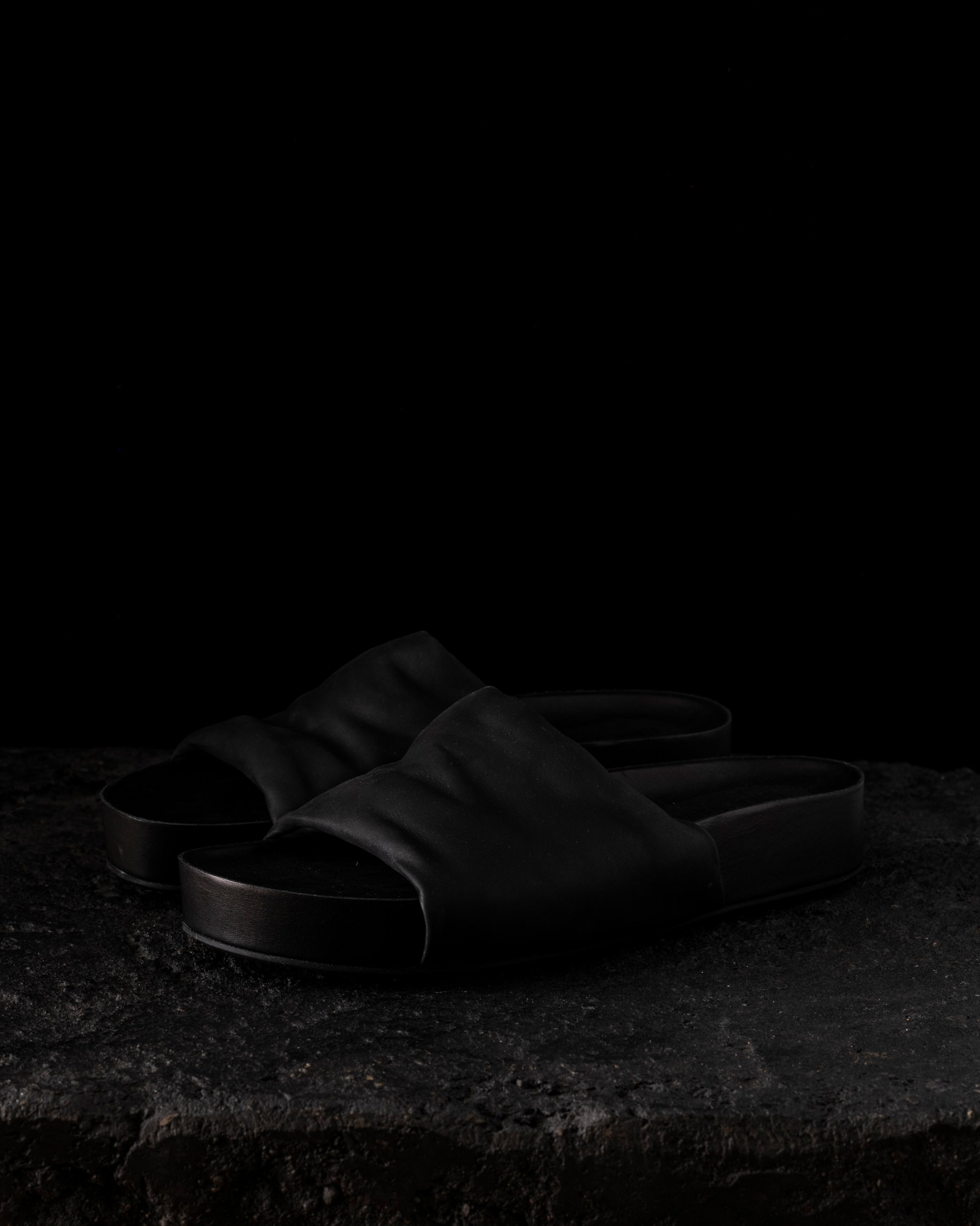 サンダル UMA WANG Men Sandals US9574 UW900 Black UMA WANG MAN BLACK SANDALS & SLIDES – Antonioli.eu