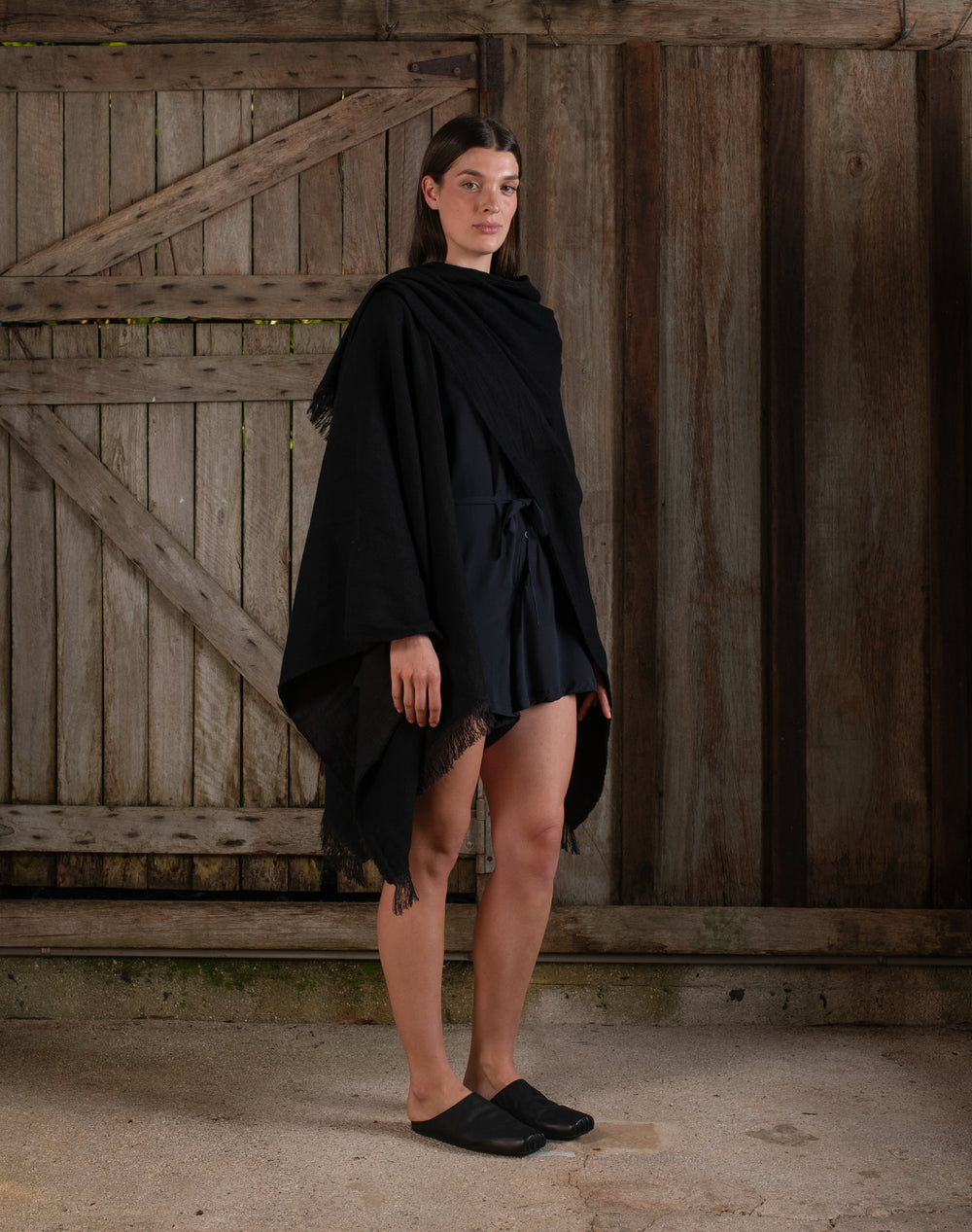 Short Wearable Blanket Cashmere and Hemp Black