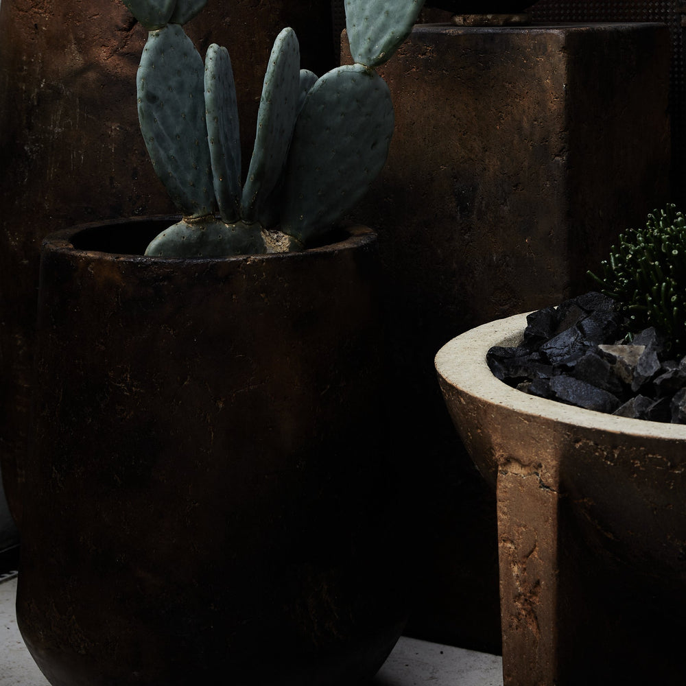 Rhyton Planter Smoked Ivory