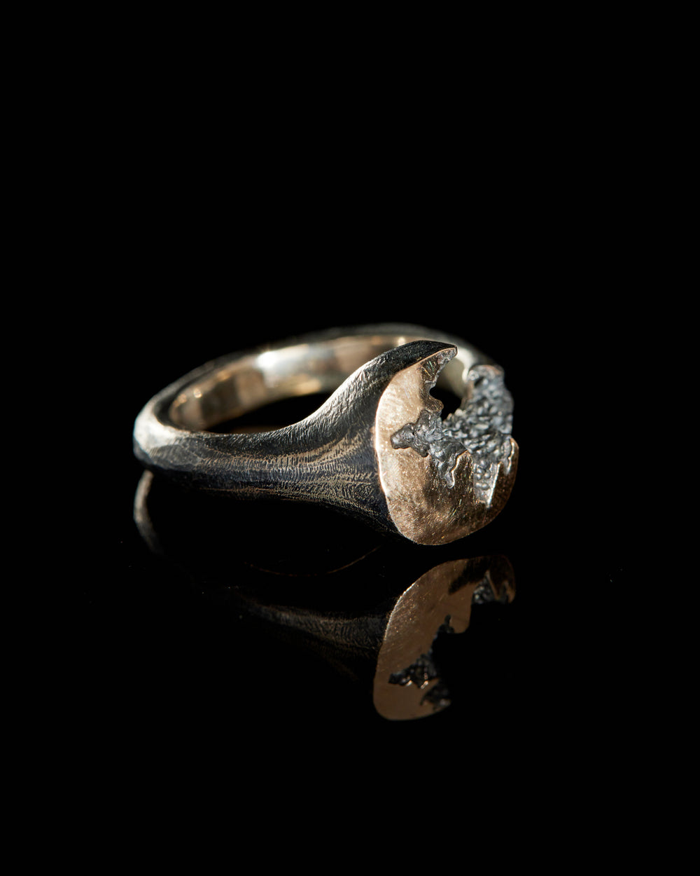 Small Gold Crack Ring