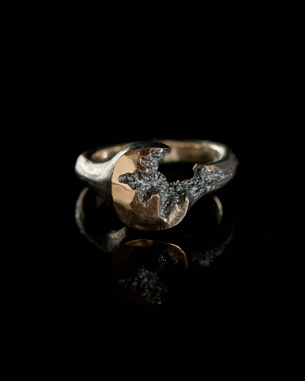 Small Gold Crack Ring