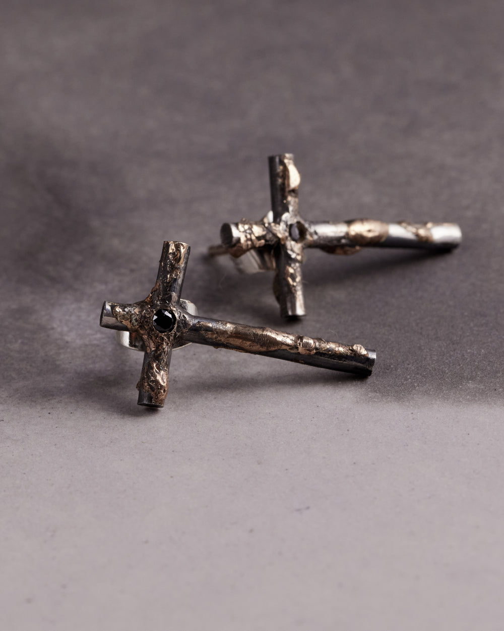 Cross Stud I