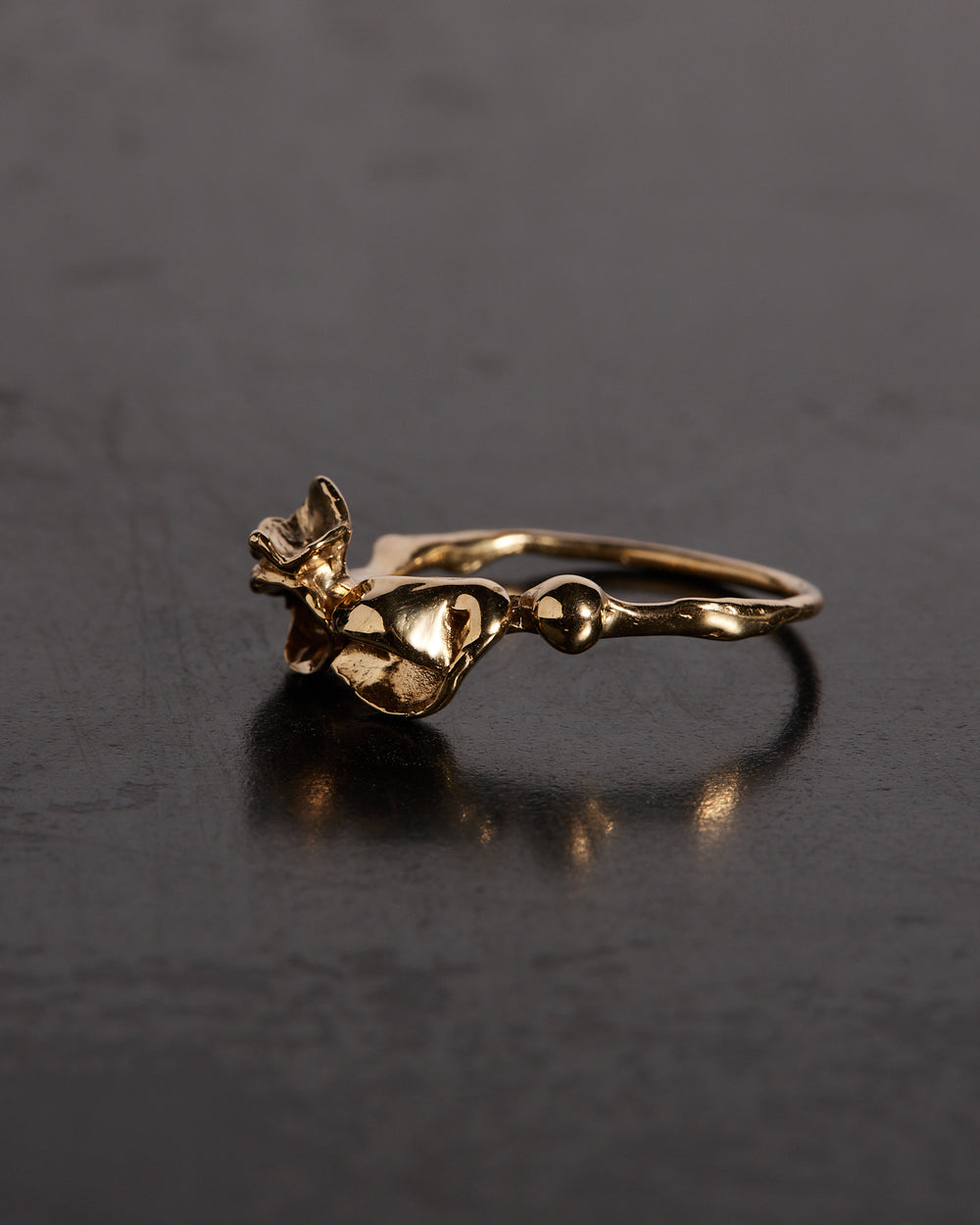 Petite Oriel II Ring