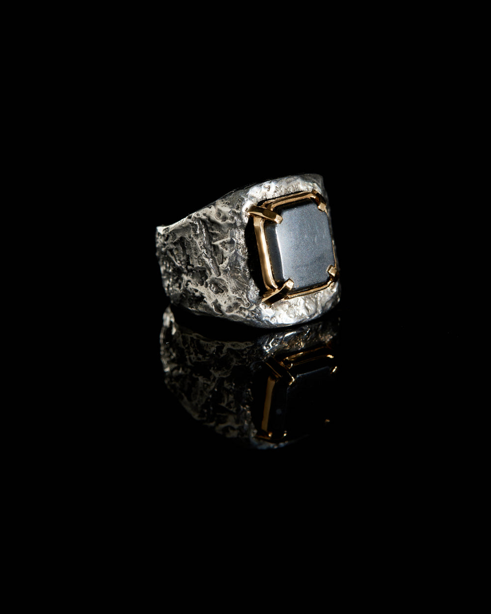 Gold Up Frame Ring