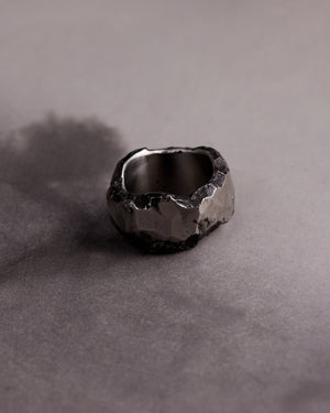 Hammered Decayed I Ring