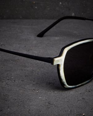 RG1089 - Black and White w/ D. Gray Lens