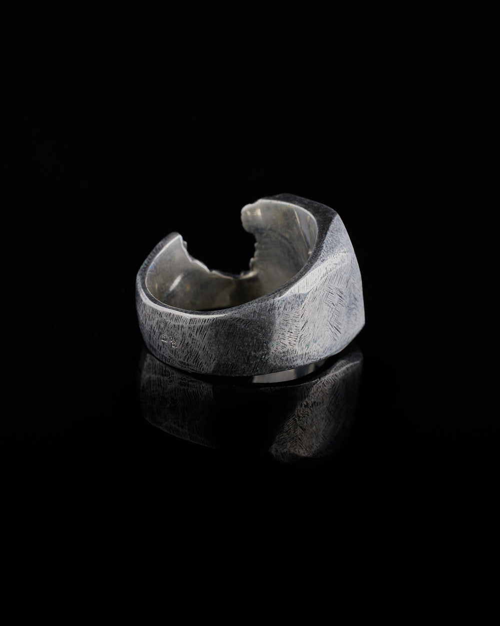 Side Crack Ring